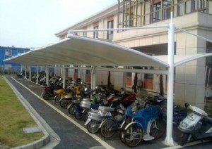 膜結(jié)構(gòu)電動車棚究竟有哪些優(yōu)勢和好處 膜結(jié)構(gòu)電動車棚究竟有哪些優(yōu)勢和好處